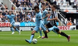 Newcastle 0-2 Man City: Đương kim vô địch khởi đầu hoàn hảo