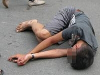 Ghẹo gái, người đàn ông bán vé số bị chém