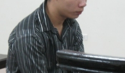 Lột quần áo, bế em gái bạn vào giường đòi 'quan hệ'