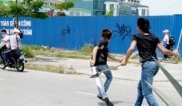 Bố va chạm giao thông, con gọi đồng bọn đi chém “đối thủ”