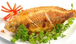 Mẹo hay để chiên rán cá vàng thơm không dính chảo