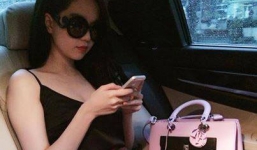 Ngọc Trinh khoe túi hơn trăm triệu cùng xế hộp