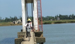 Vướng dây cáp cầu 'vĩnh biệt', một phụ nữ rơi sông tử vong