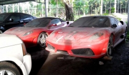 Dàn siêu xe phủ bụi để không khi chủ nhân đại gia gặp hạn