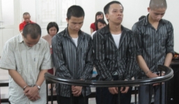 Bỏ nhà ra Hà Nội, bé gái bị ổ nhóm lưu manh khống chế, thay nhau hãm hiếp