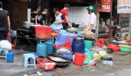Kinh hoàng với độ bẩn của quán ăn ở phố cổ