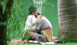 'Tâm sự' nơi vắng vẻ, nhiều cặp nam nữ 'dở khóc, dở cười'