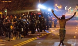 Mỹ: Thêm một người da đen bị bắn chết, bạo loạn thêm dữ dội