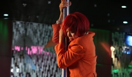 Thái Hòa uốn eo múa cột trong phim 'Để Hội tính'