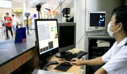 Người Việt Nam từ 'tâm bão Ebola' về TP.HCM có biểu hiện sốt