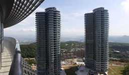 Nhà giàu, quan chức mua nhà nước ngoài, qua Mỹ sinh con