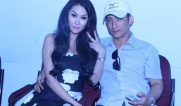 Phi Thanh Vân nhợt nhạt lộ bùng bầu bên phi công trẻ