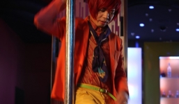 Thái Hòa uốn éo múa cột trong phim 'Để Hội tính'