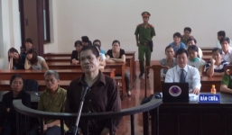 Nỗi đau của người cha giết con và dòng nước mắt đã cạn của người vợ bất hạnh