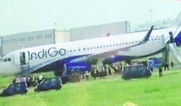 Máy bay Ấn Độ chở 150 người bốc cháy khi hạ cánh