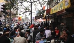 Quán bình dân đông khách: Ăn ít không bán