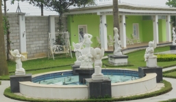 Vườn tượng tiền tỷ của đại gia học làm quý tộc