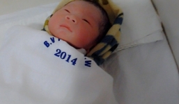 Cảm động dòng nhật ký của người mẹ sau 16 ngày giành lại con từ tay tử thần