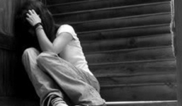 Người đàn ông hãm hại bé gái khi vợ vắng nhà