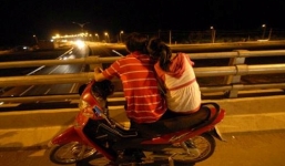 Những tai nạn oái oăm khi đôi trẻ hẹn hò nơi vắng vẻ