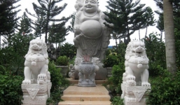 Đại gia miền Tây đặt sư tử đá khắp biệt thự, công ty