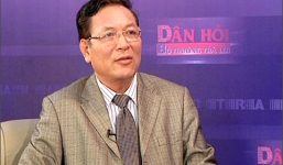 HS trách Bộ GD-ĐT độc quyền SGK gây '3 khó': Bộ trưởng Luận nói gì?