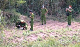 Thi thể nam thanh niên chết bên bờ sông với nhiều vết đâm