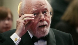 Đạo diễn kiêm diễn viên Richard Attenborough nổi tiếng qua đời