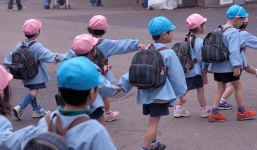 Giáo viên dọa đánh bom tòa nhà chính phủ vì phải dạy học thứ bảy