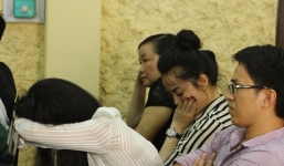 Vợ mới cưới của cầu thủ Ninh Bình rơi lệ trong phiên xử