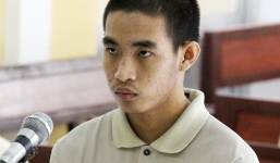 Vệt máu bất thường tố hung thủ hãm hại bé gái