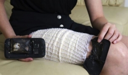 Tác hại cực nguy hiểm của việc để điện thoại trên giường ngủ