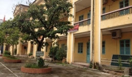 Phụ huynh giật mình vì nghe con nói về việc “chi tiền” để được học