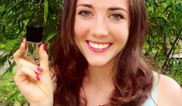 Sơn móng tay đổi màu chống tấn công tình dục