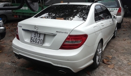 Xe hơi của siêu mẫu Thanh Hằng làm một nữ sinh nguy kịch?