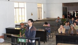 Chém chết bạn bị thiểu năng trí tuệ rồi lục túi cướp tài sản