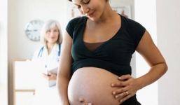 Mang tội với nhà chồng vì đẻ toàn con gái