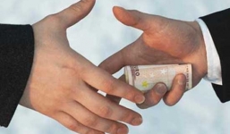 Video: Cán bộ Bộ Công thương nhận tiền lót tay công khai tại trụ sở?