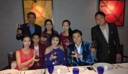 Vũ Hoàng Việt và bồ già tỉ phú tổ chức tiệc linh đình bên người thân