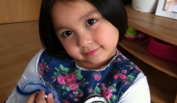 Lý Nhã Kỳ khoe ảnh cháu gái xinh như búp bê, giống Ngọc Trinh