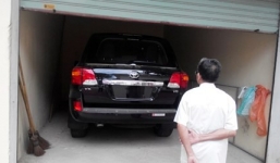 Thị xã tậu siêu xe gần 4 tỷ rồi nằm kho