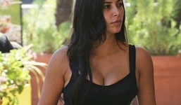 Kim Kardashian bất ngờ khoe dáng thon gọn