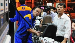 Giá xăng bất ngờ giảm gần 500 đồng/lít