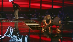  Giọng Hát Việt Nhí 2014: Sân khấu bất ngờ bị sập khi thí sinh đang hát