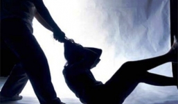 Con gái khống chế, cướp tài sản của mẹ ruột