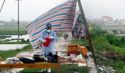 Thi thể phụ nữ trôi dạt bên bờ sông, đang phân hủy mạnh