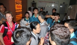 Sập trần nhà thi đấu Phan Đình Phùng: VĐV, trọng tài chạy tán loạn