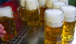  Sẽ cấm kinh doanh bia tại trường học, bệnh viện, vỉa hè?