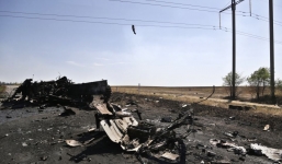 Thi thể binh sĩ Ukraine 'vắt vẻo' trên dây điện sau khi xe bọc thép bị tấn công