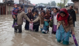 Xe đón dâu bị lũ quét khiến 49 người chết 